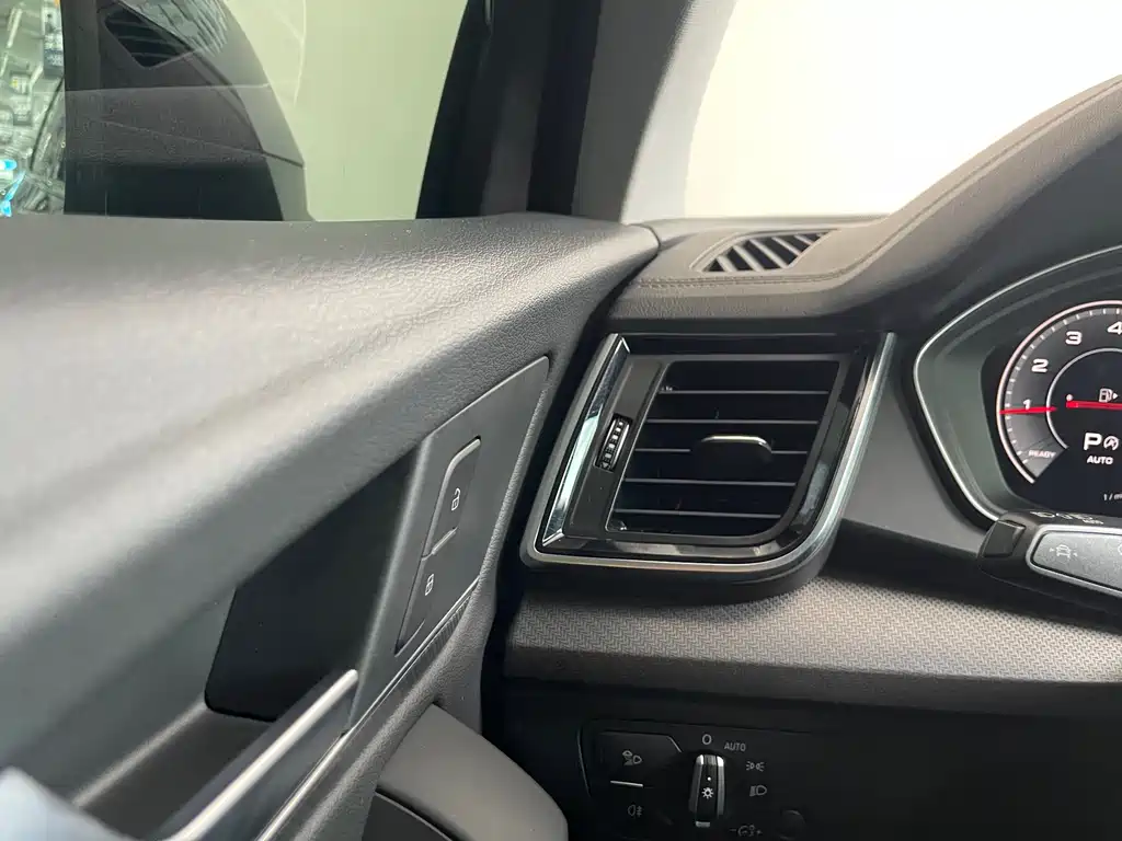 Audi Q5L 2023 — фото 13
