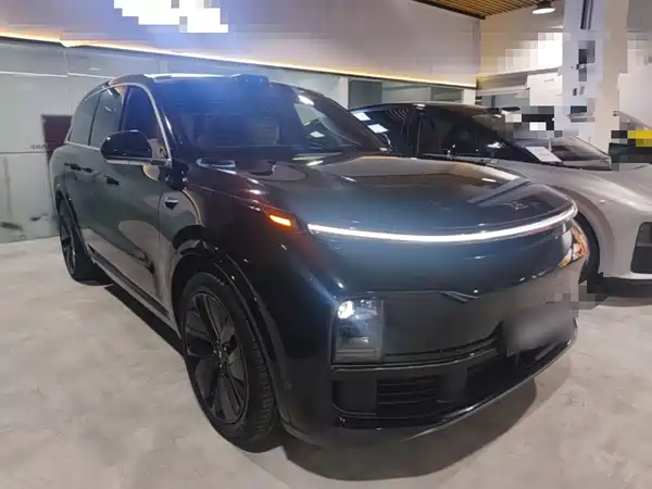 Li Auto L8 2025