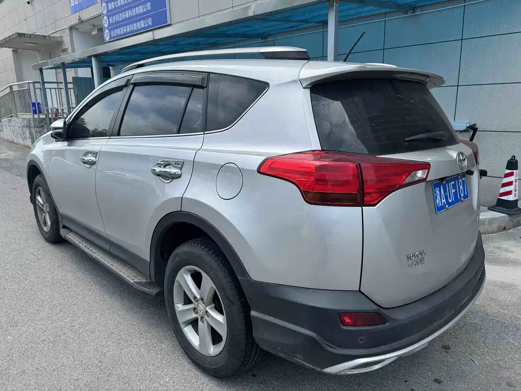 Toyota RAV4 2015