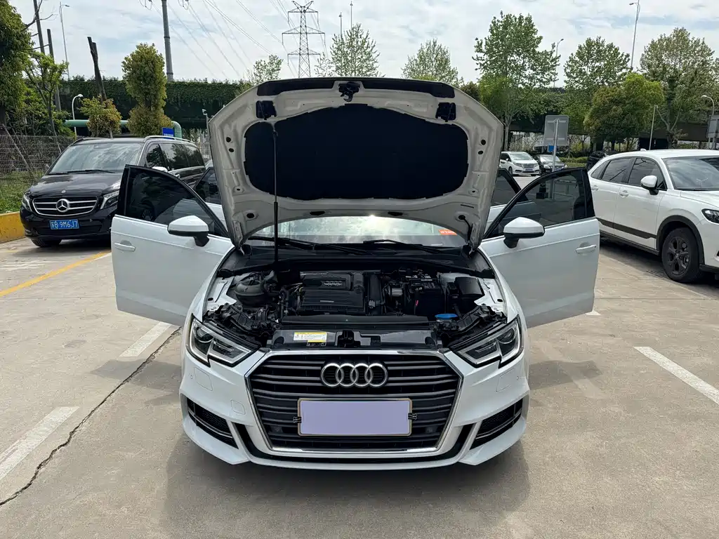 Audi A3 2018 — фото 11