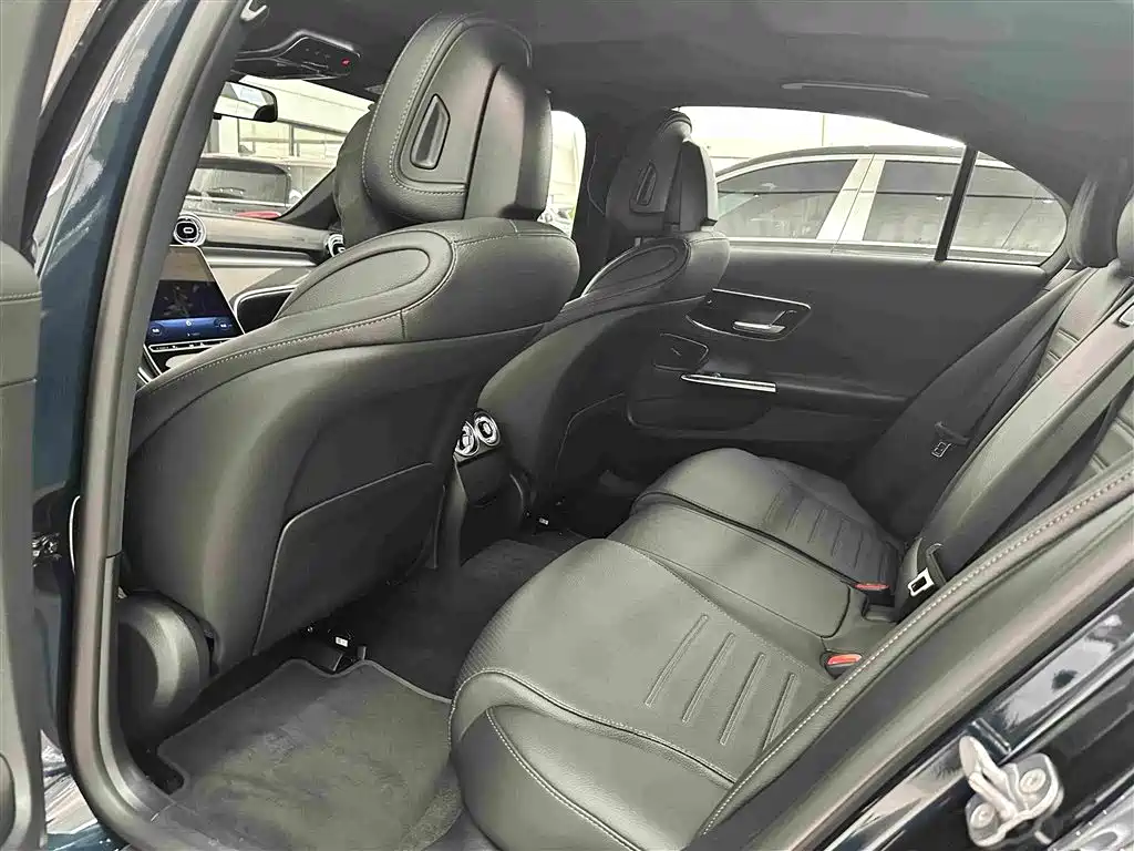 Mercedes-Benz C-Class 2024 — фото 15