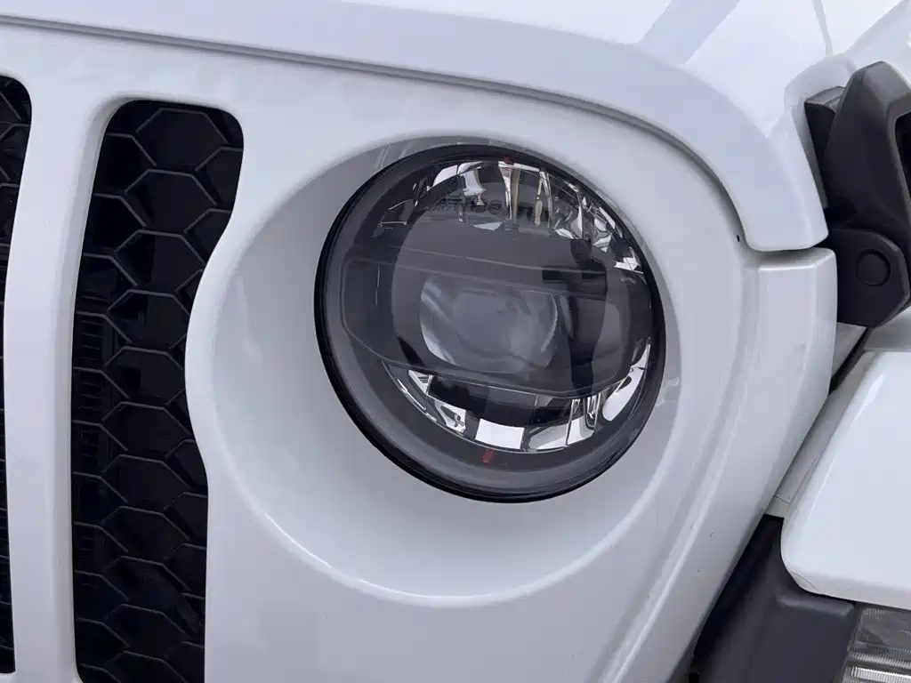Jeep Wrangler New Energy 2023 — фото 12