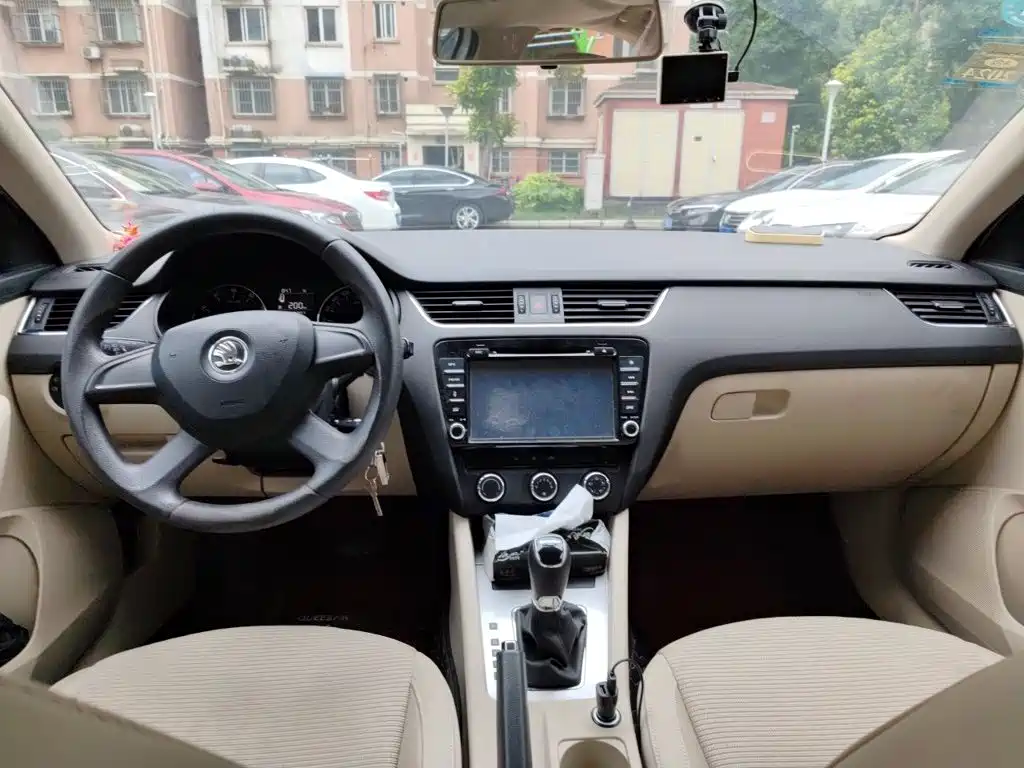 Skoda Octavia 2014 — фото 13