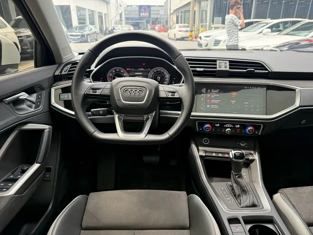 Audi Q3 2023 — фото 15