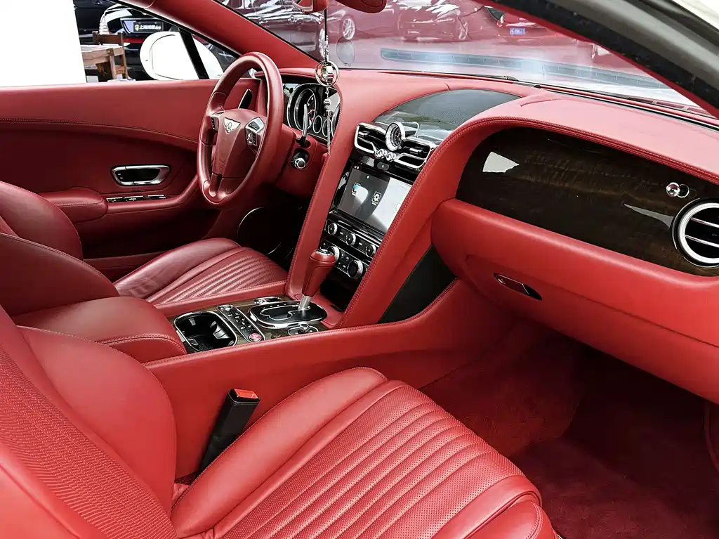Bentley Continental 2018 — фото 13