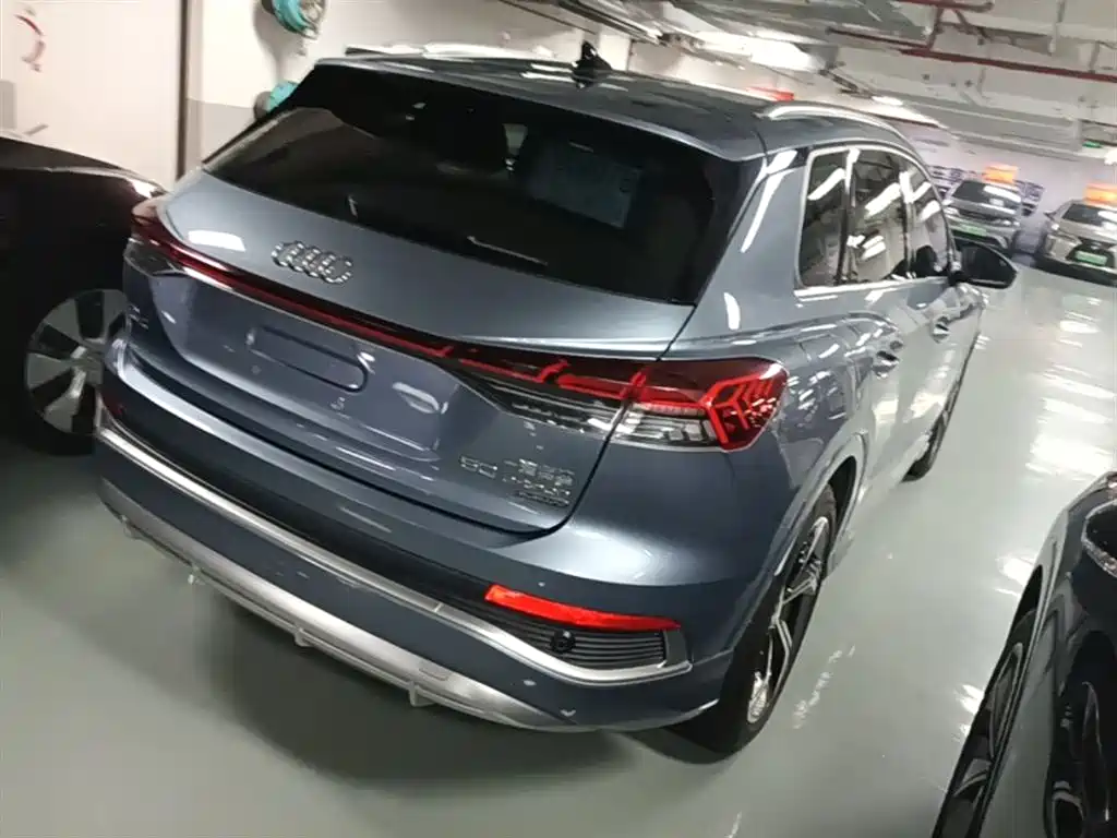 Audi Q4 e-tron 2023 — фото 7