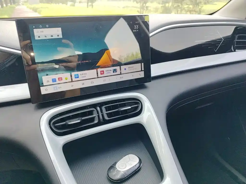Geely Galaxy Starwish 2026 — фото 13