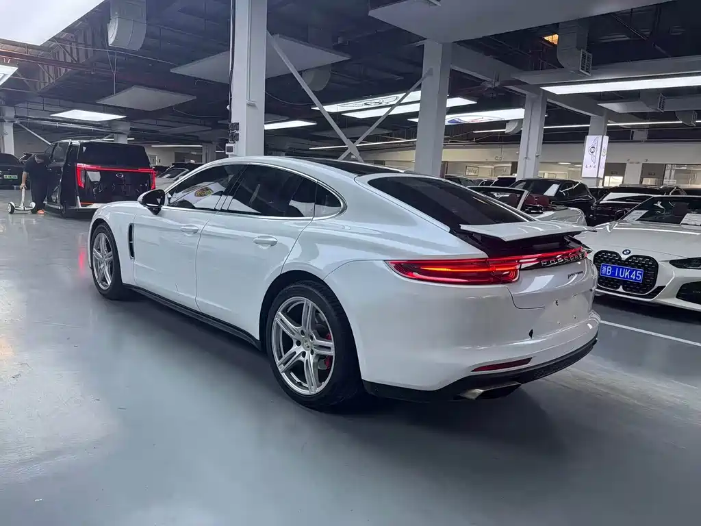 Porsche Panamera 2017 — фото 14