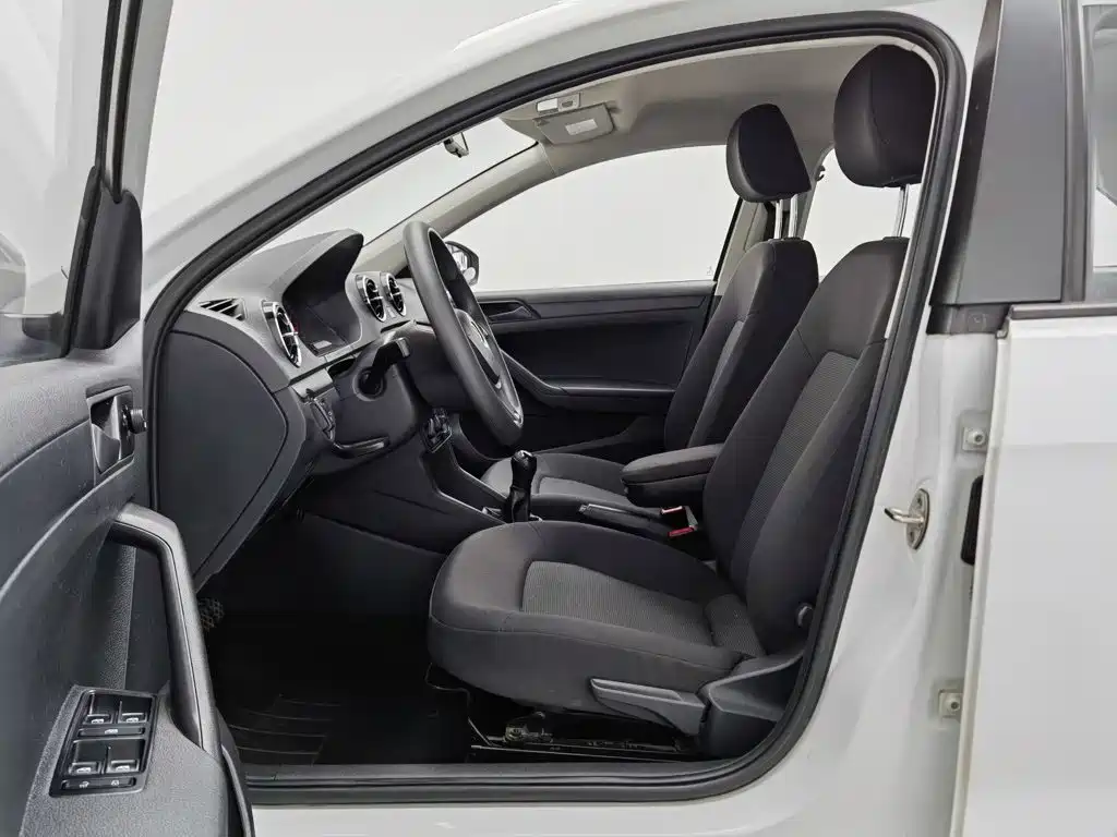 Volkswagen Jetta 2019 — фото 10