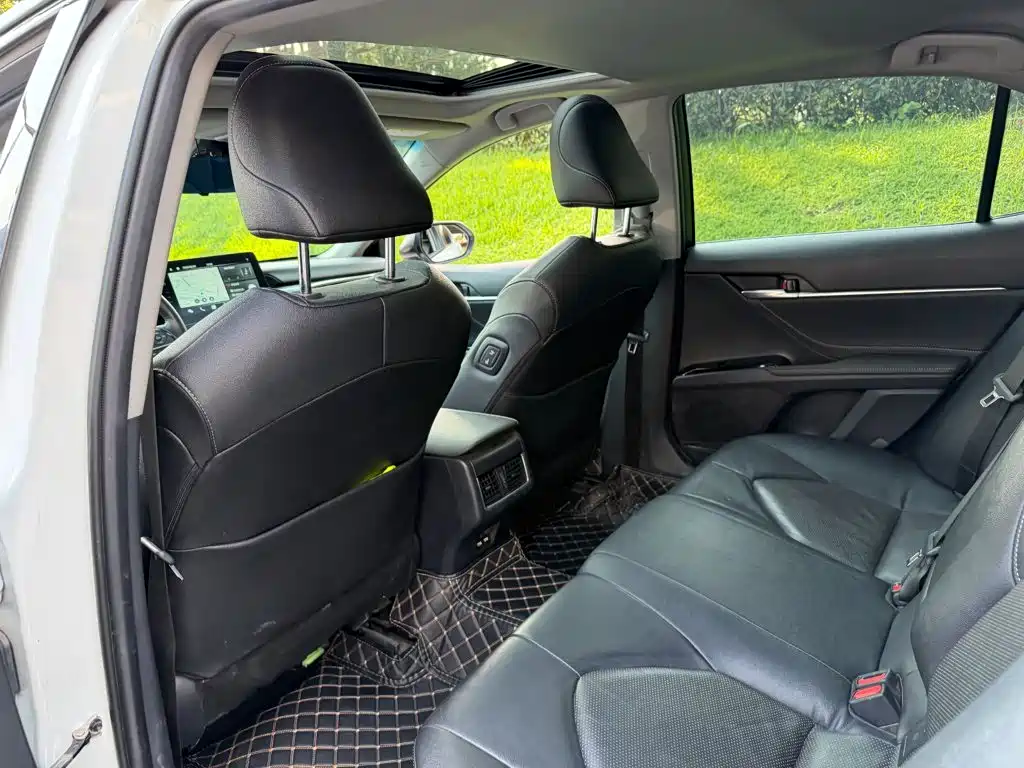Toyota Camry 2022 — фото 11