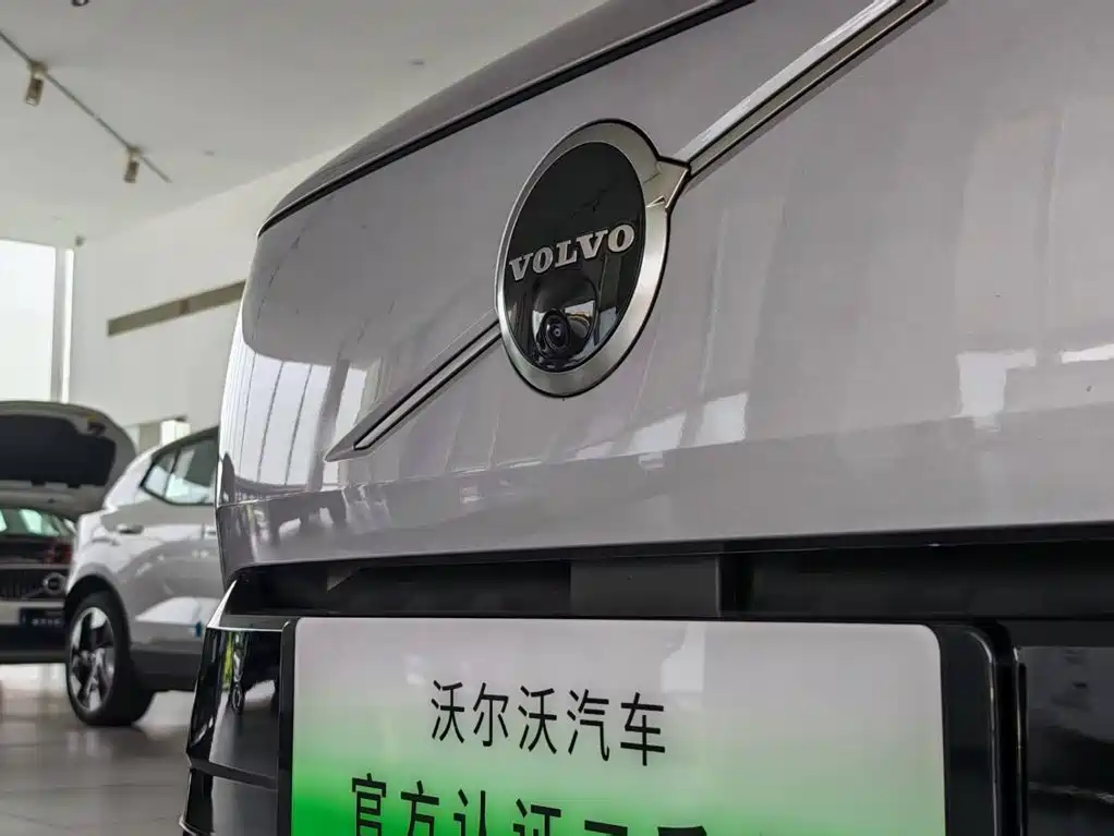 Volvo XC70 Plug-In Hybrid 2025 — фото 4