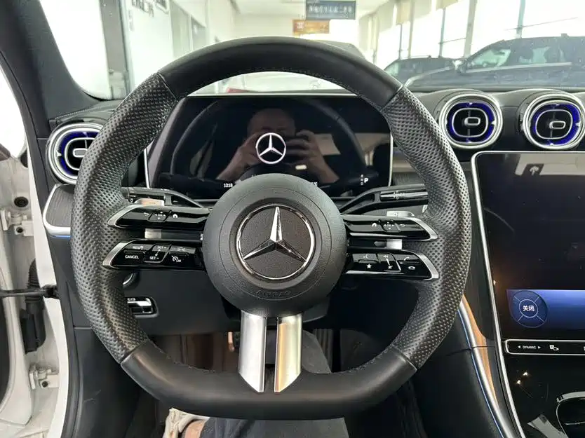 Mercedes-Benz C-Class 2023 — фото 4