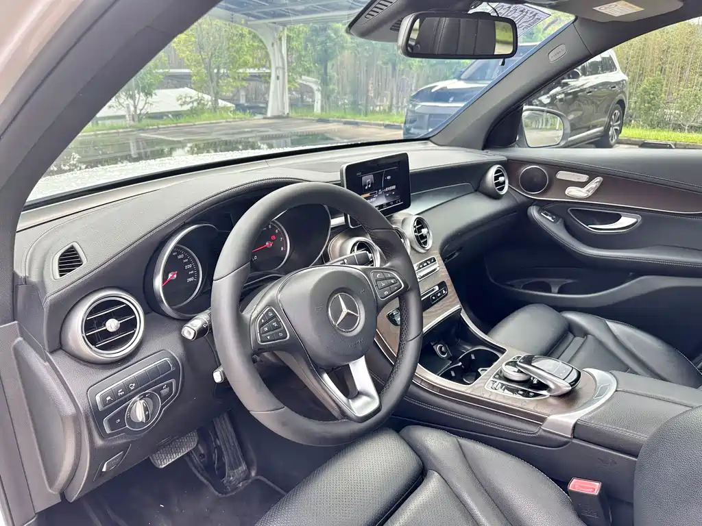Mercedes-Benz GLC 2017 — фото 15