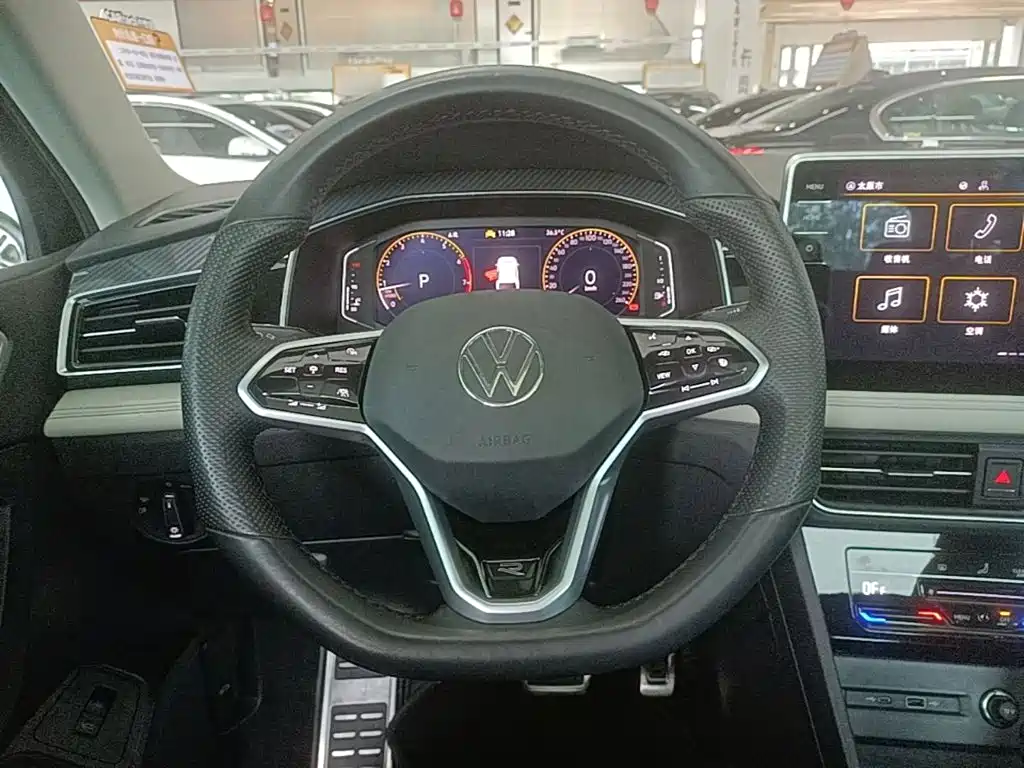 Volkswagen Tiguan L 2023 — фото 11