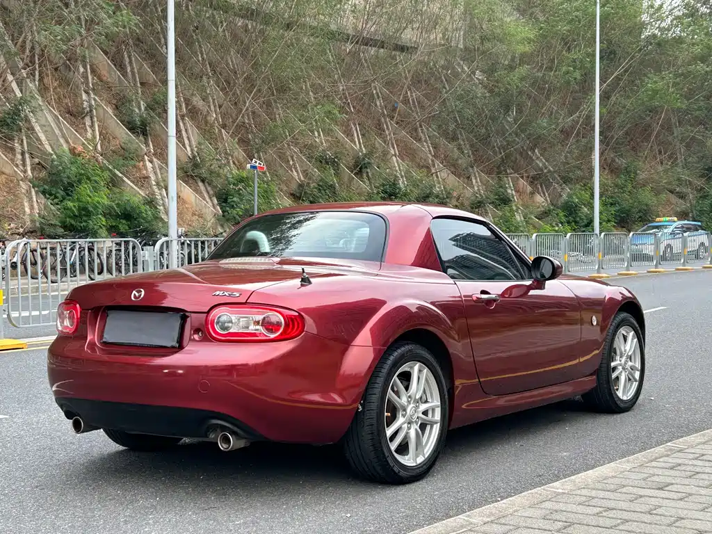 Mazda MX-5 2013 — фото 12