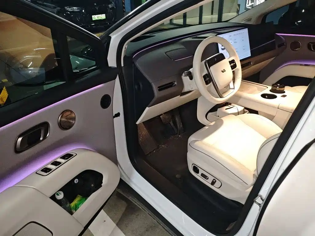Li Auto i8 2025 — фото 12