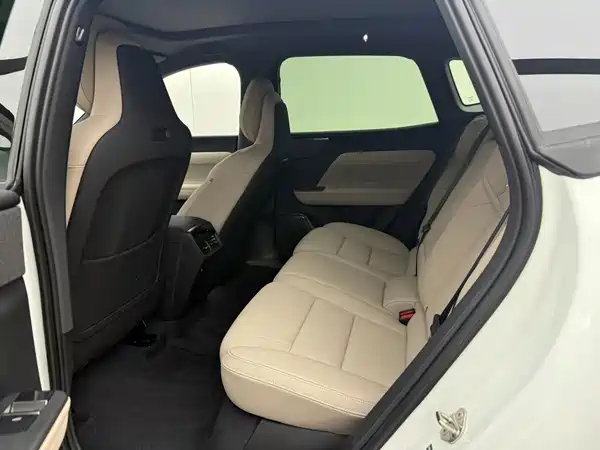 Volvo XC70 Plug-In Hybrid 2026