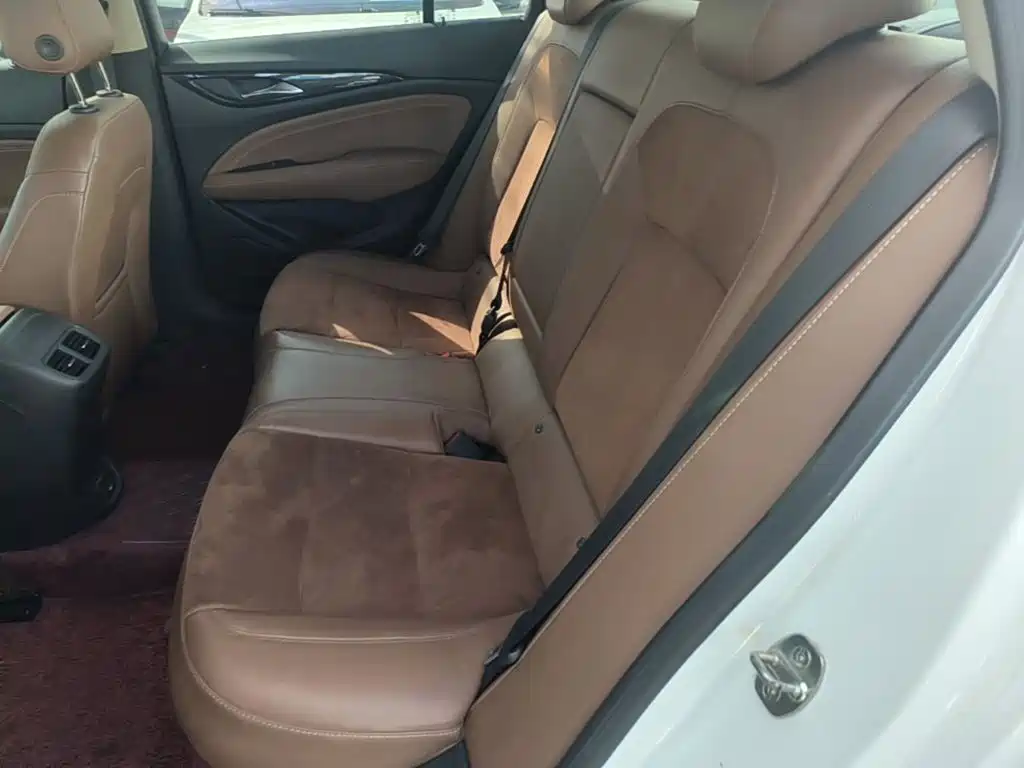 Buick Regal 2018 — фото 17