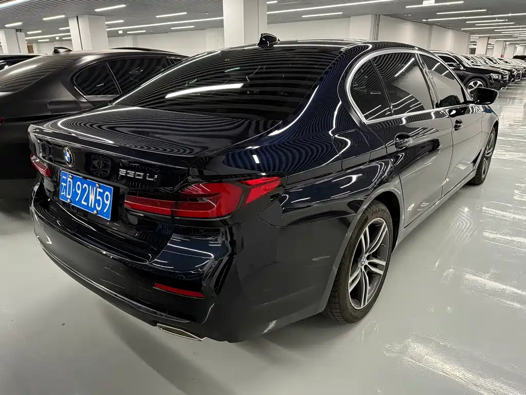 BMW 5 Series 2023 — фото 17