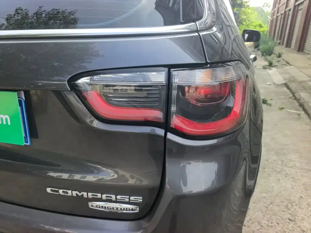 Jeep Compass 2017 — фото 8