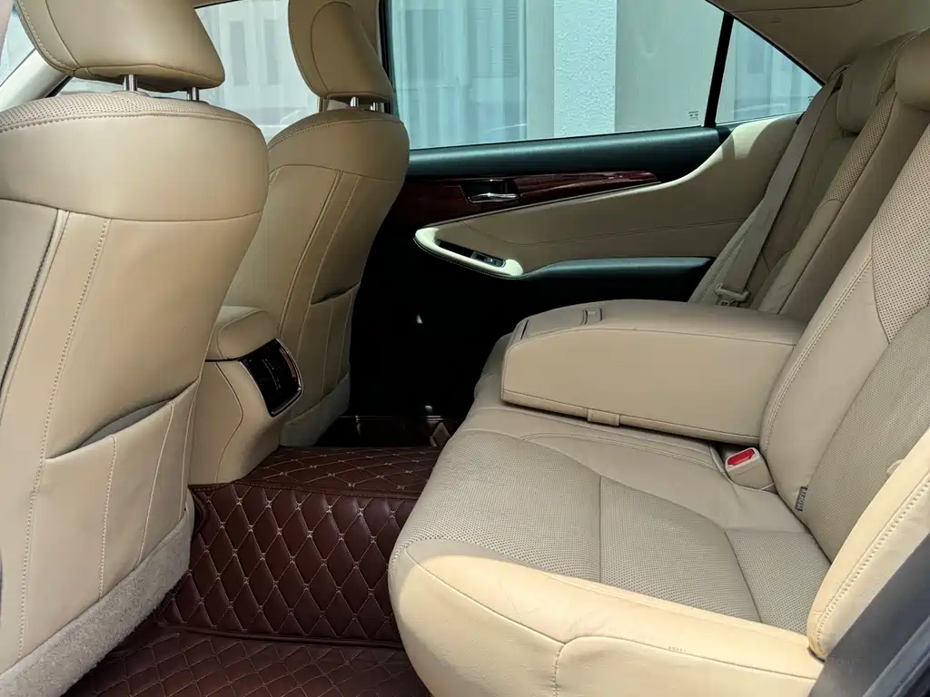 Toyota Crown 2016 — фото 13