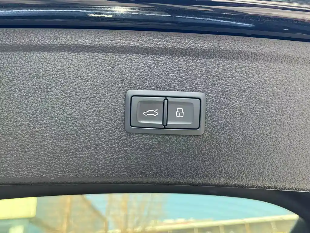 Audi Q5L 2022 — фото 31