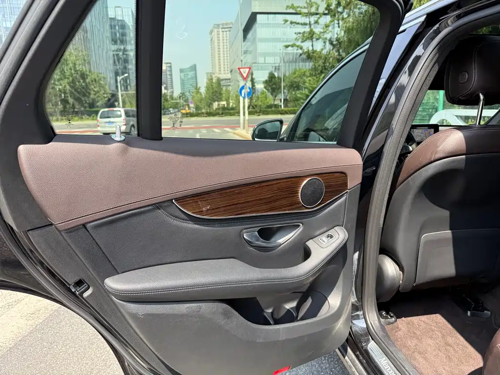 Mercedes-Benz GLC 2019 — фото 12