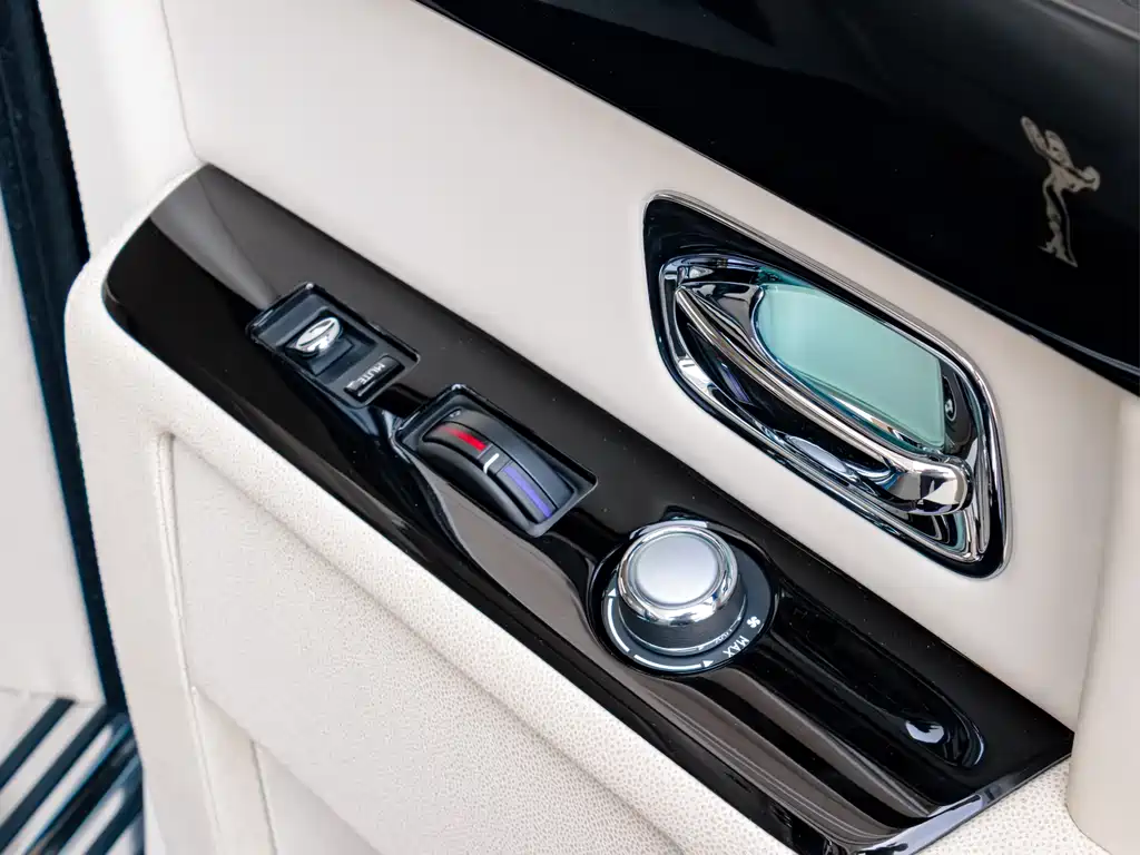 Rolls-Royce Phantom 2013 — фото 18