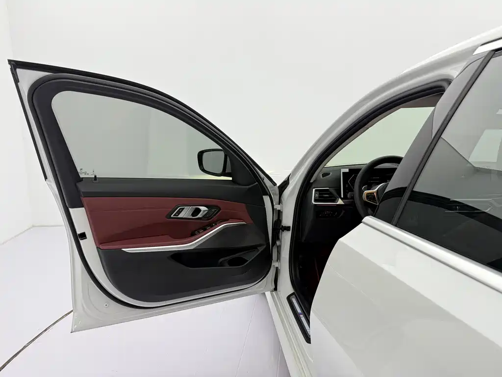 BMW 3 Series 2023 — фото 10