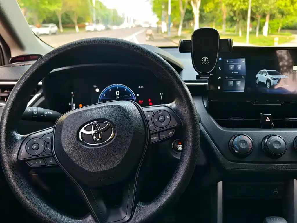 Toyota Corolla Cross 2023 — фото 10