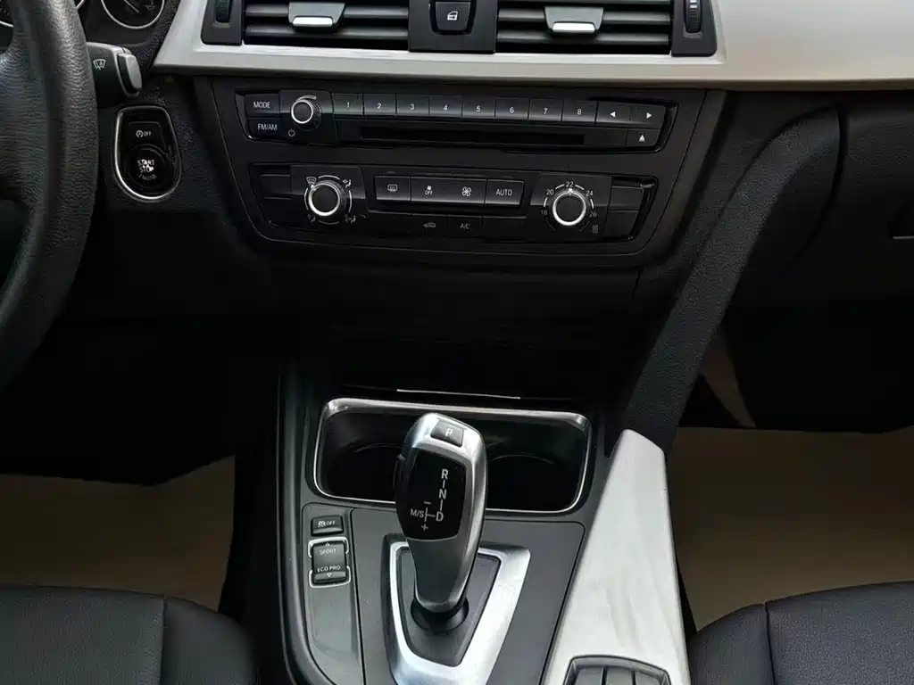 BMW 3 Series 2015 — фото 11