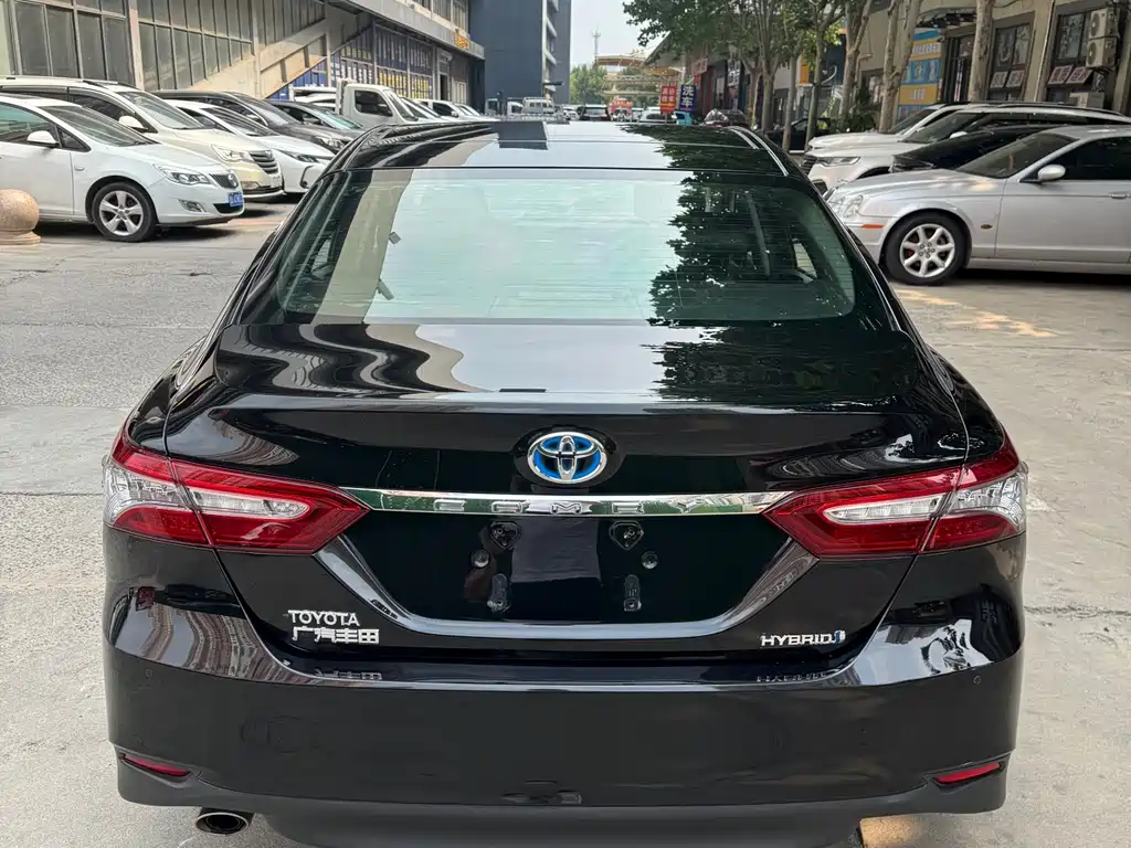 Toyota Camry 2018 — фото 4