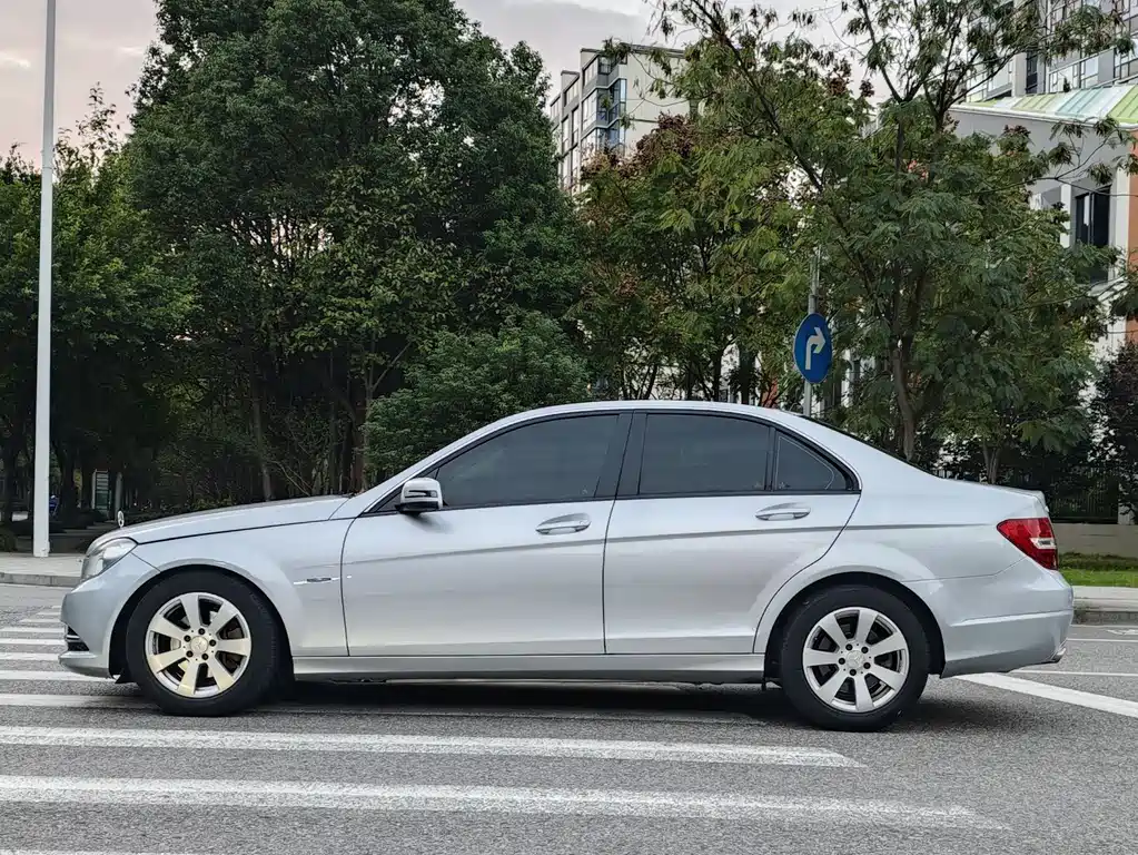 Mercedes-Benz C-Class 2011