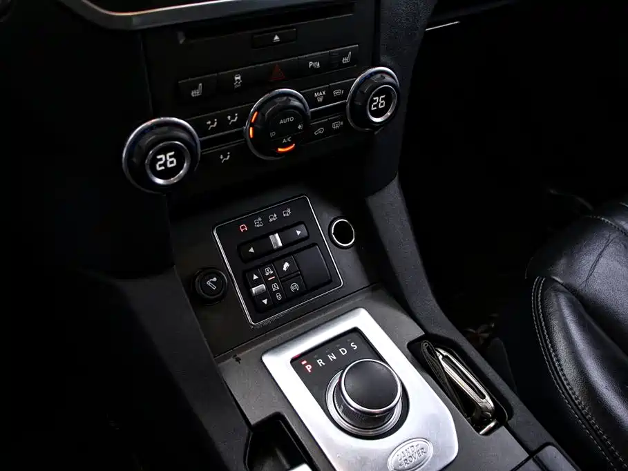 Land Rover Discovery 2016 — фото 9