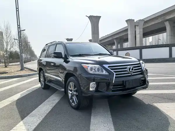 Lexus LX 2013