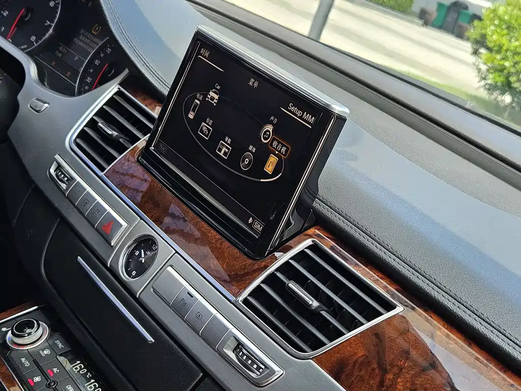 Audi A8 2012 — фото 15