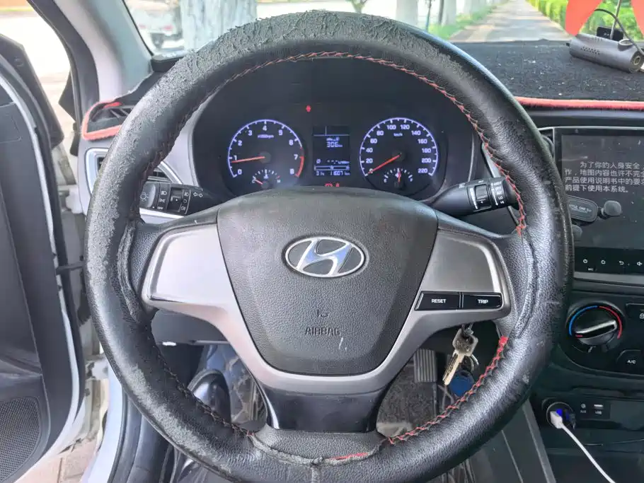 Hyundai Verna 2016 — фото 15