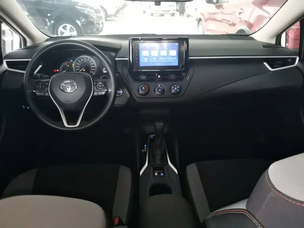 Toyota Corolla 2023 — фото 10