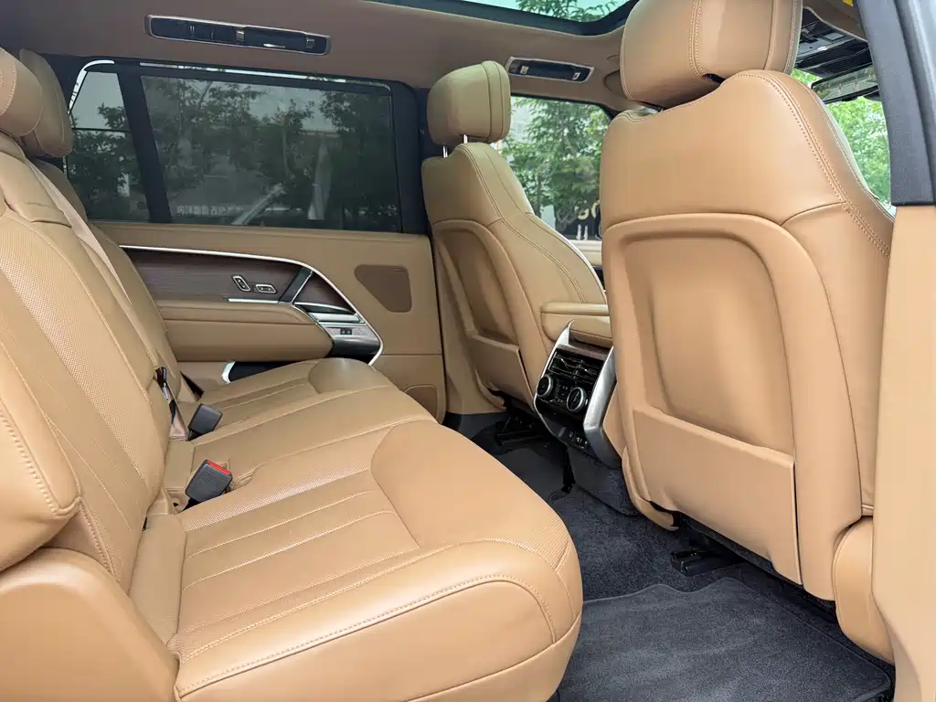 Land Rover Range Rover 2023 — фото 12