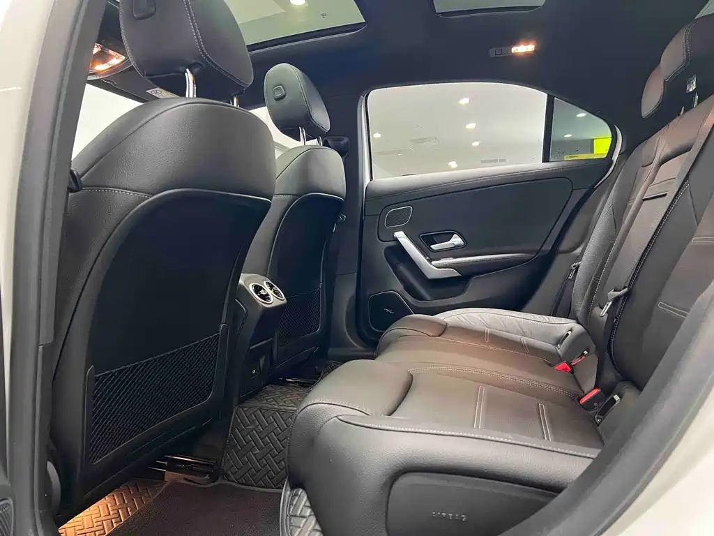 Mercedes-Benz A-Class AMG 2024 — фото 17