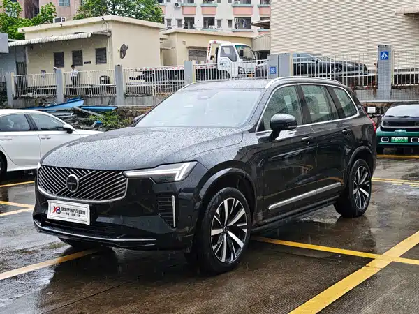 Volvo XC90 Plug-In Hybrid 2025