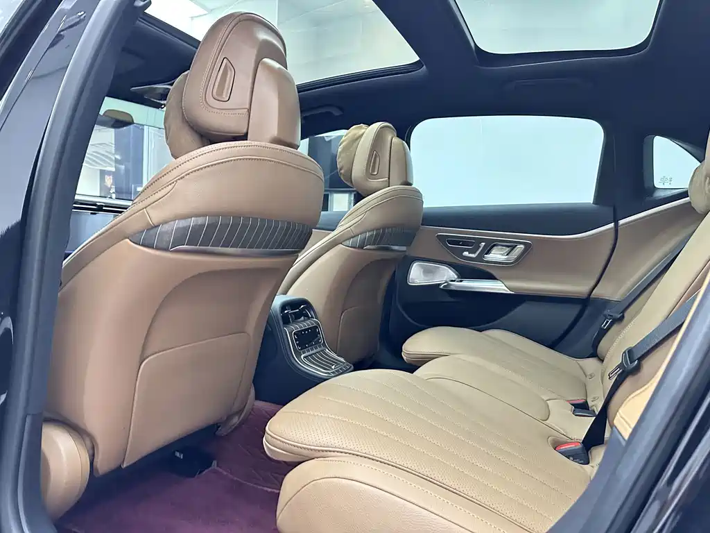 Mercedes-Benz E-Class 2025 — фото 14