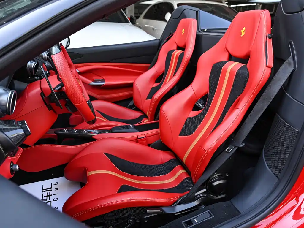 Ferrari F8 2022 — фото 8