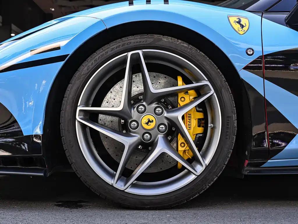 Ferrari F8 2022 — фото 18
