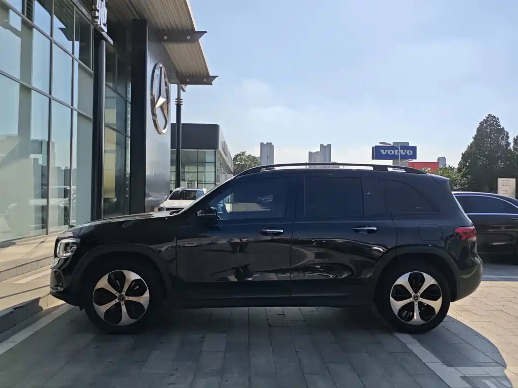 Mercedes-Benz GLB 2023