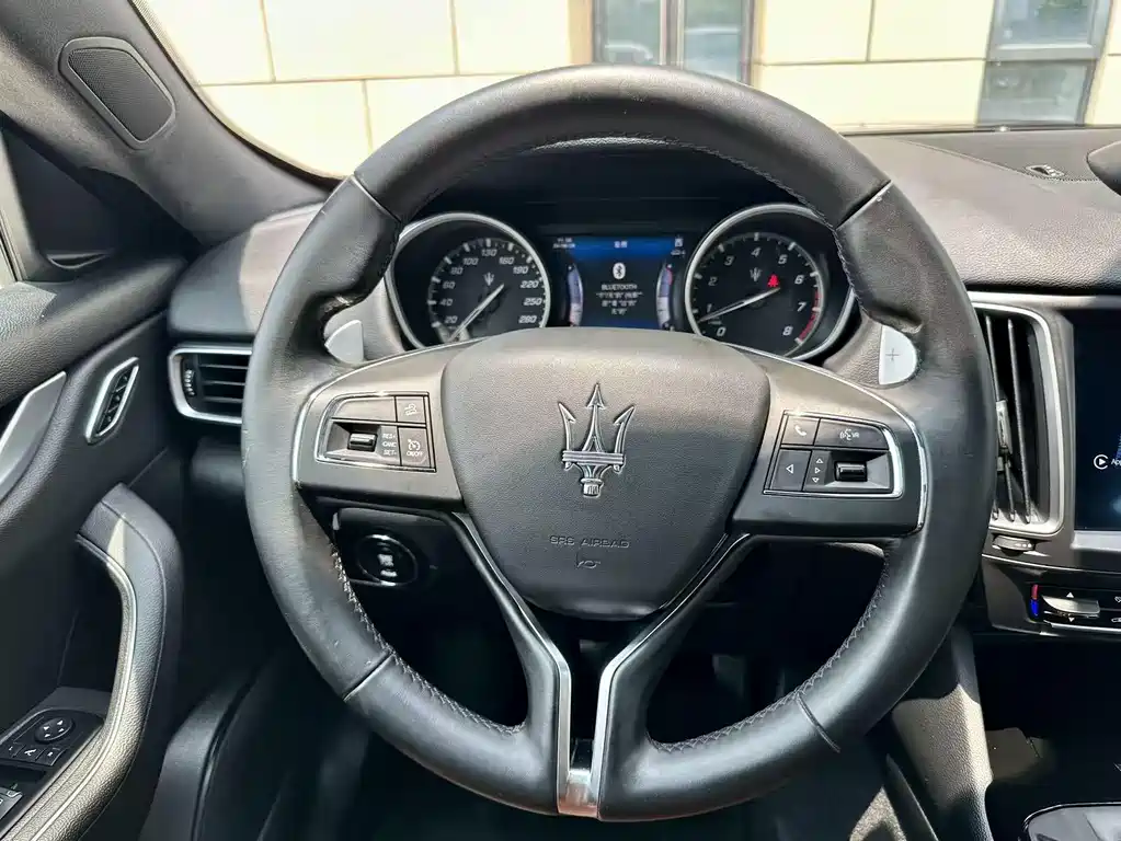 Maserati Levante 2016 — фото 13