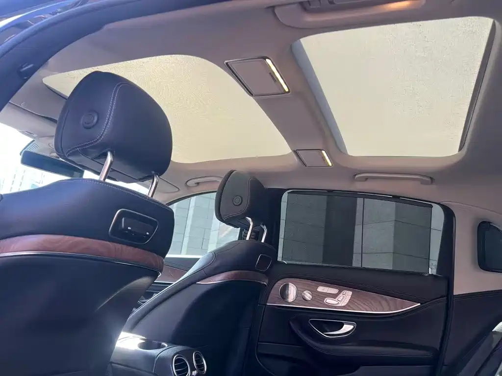 Mercedes-Benz E-Class 2019 — фото 18