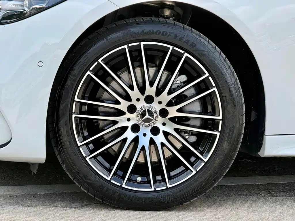 Mercedes-Benz C-Class 2023 — фото 14