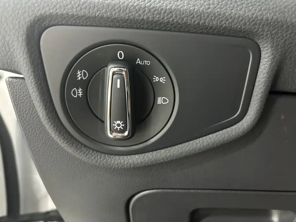 Volkswagen Touran 2023 — фото 24