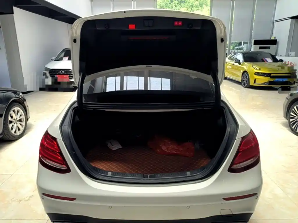 Mercedes-Benz E-Class 2020 — фото 19